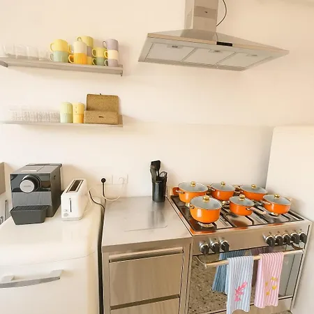 Family Flat With Balcony & Views Apartamento